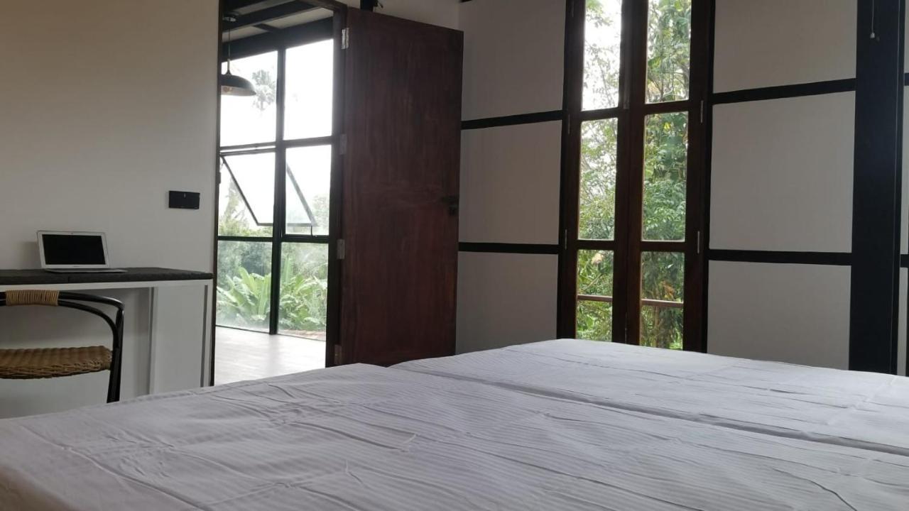 Colive Ahangama Room photo